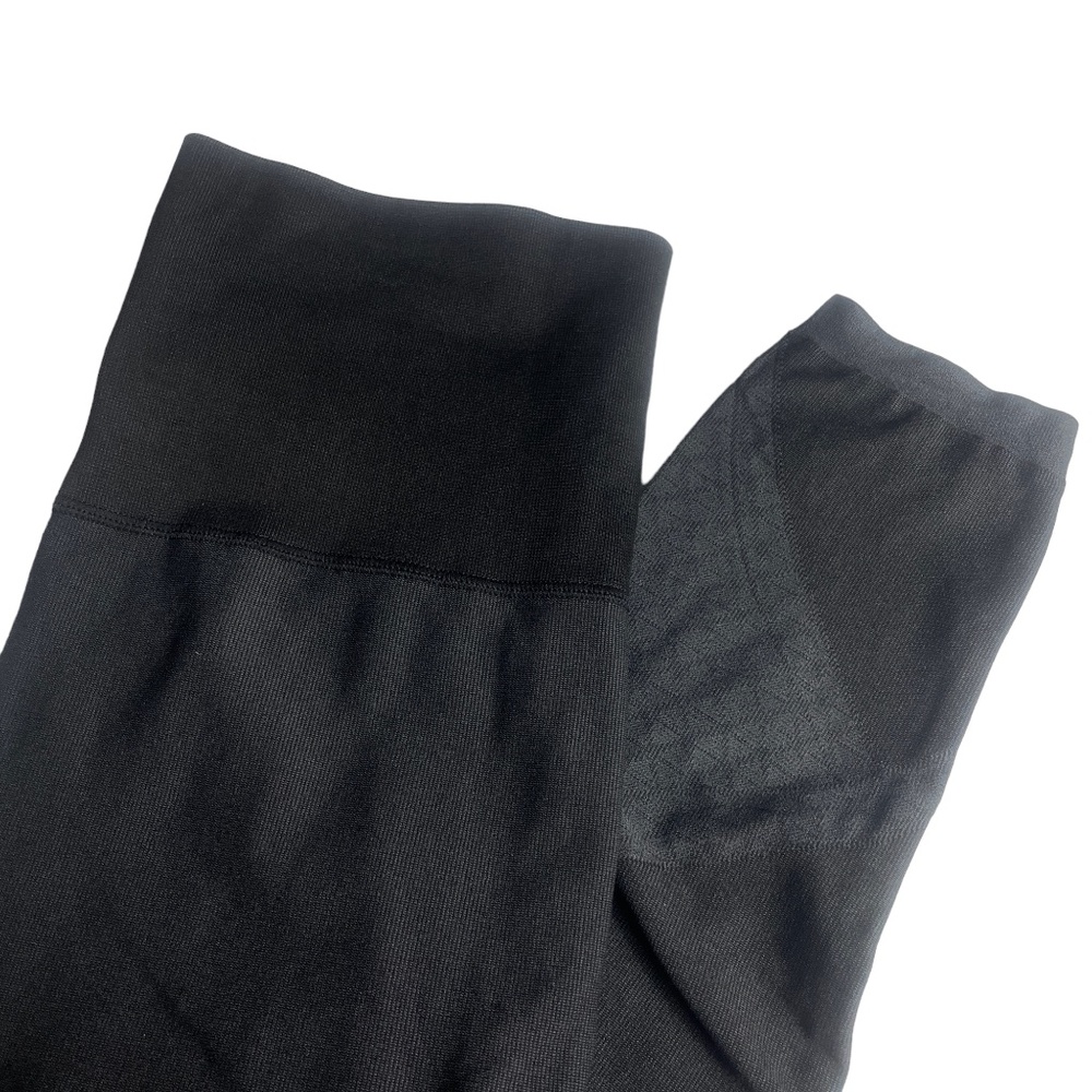 Spanx Medium‎ Black Leggings Textured Leg Pattern